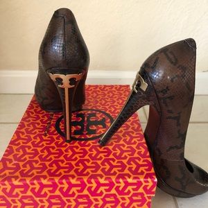 Tory Burch Round Toe Pumps